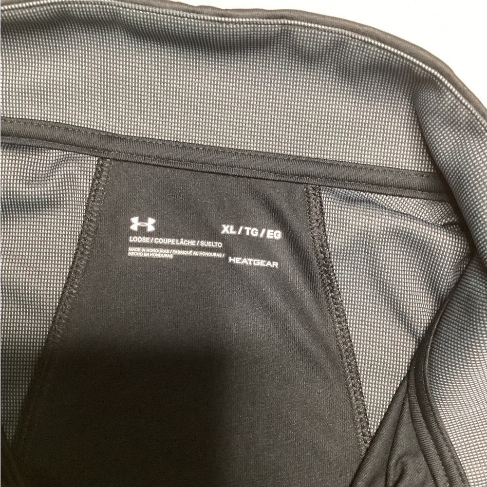 Under Armour Black and Gray light weight Performance Pullover - Picture 5 of 8